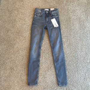 Zara Mid-Rise Ankle Length Size 32 *Brand new with tags*